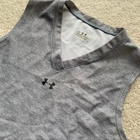Under Armour | V-Neck Muscle Tank Top | ADULT SMALL - Picture 5 of 9